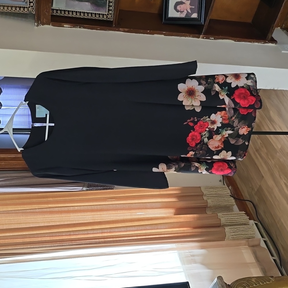 Cece dress, never worn size 4 gorgeous floral pattern!!!!
